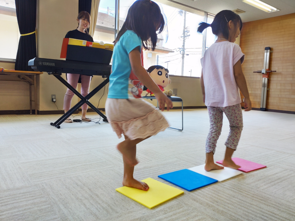 ピアノ、リトミック、子供